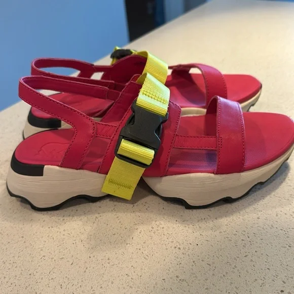 Sorel buckle sandals - pink and yellow - Picture 6 of 9